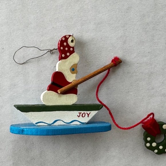 Vintage Emgee Hawaii Wood Christmas Ornament Santa Fishing Boat JOY Wreath RARE - Picture 3 of 10
